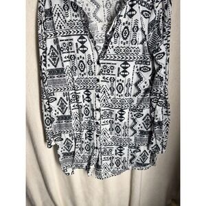 W.F. Top Womens XL White Black Aztec Tribal Geometric Button Front Long Sleeve